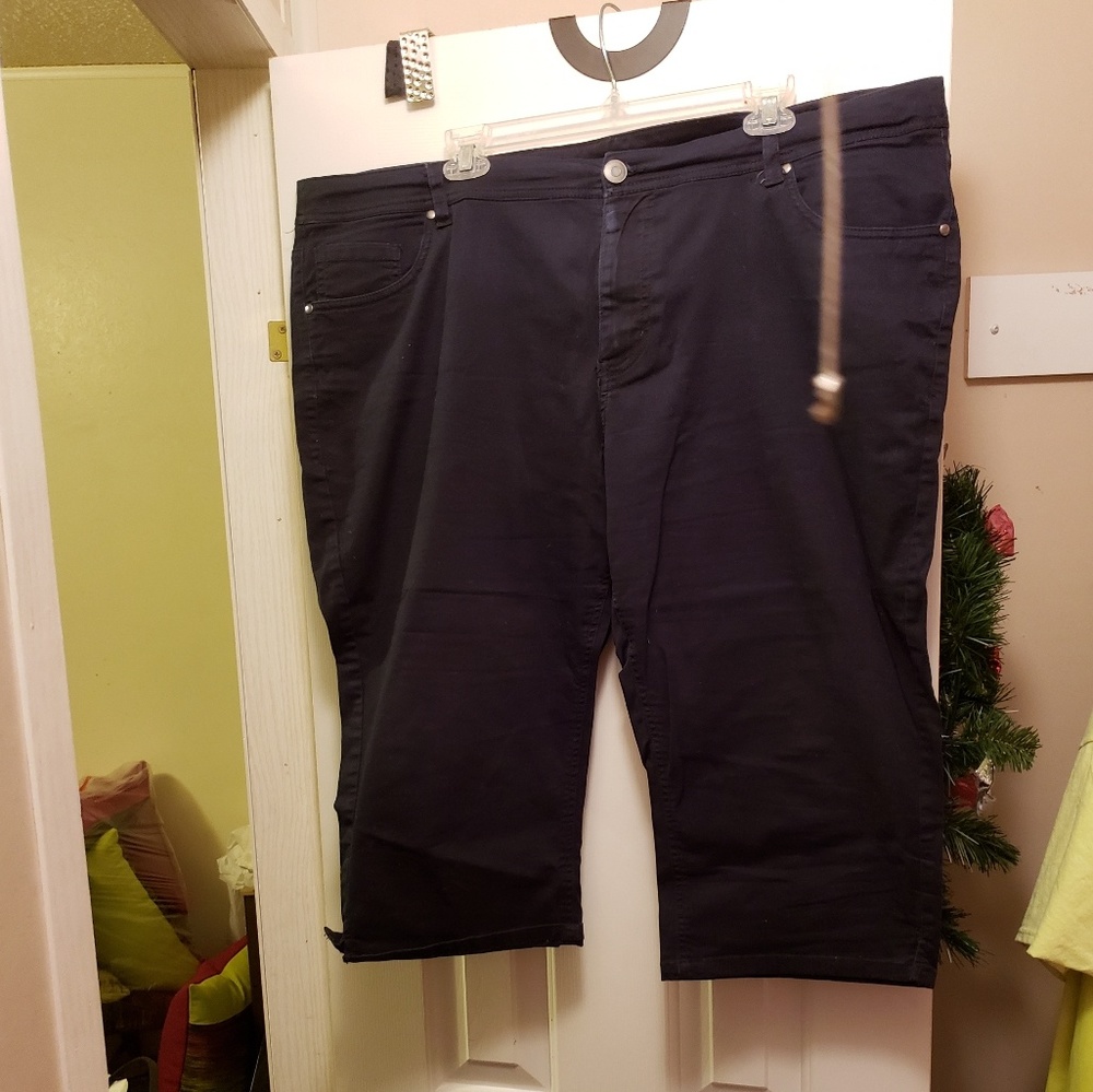 NWOT lane Bryant capris size 22